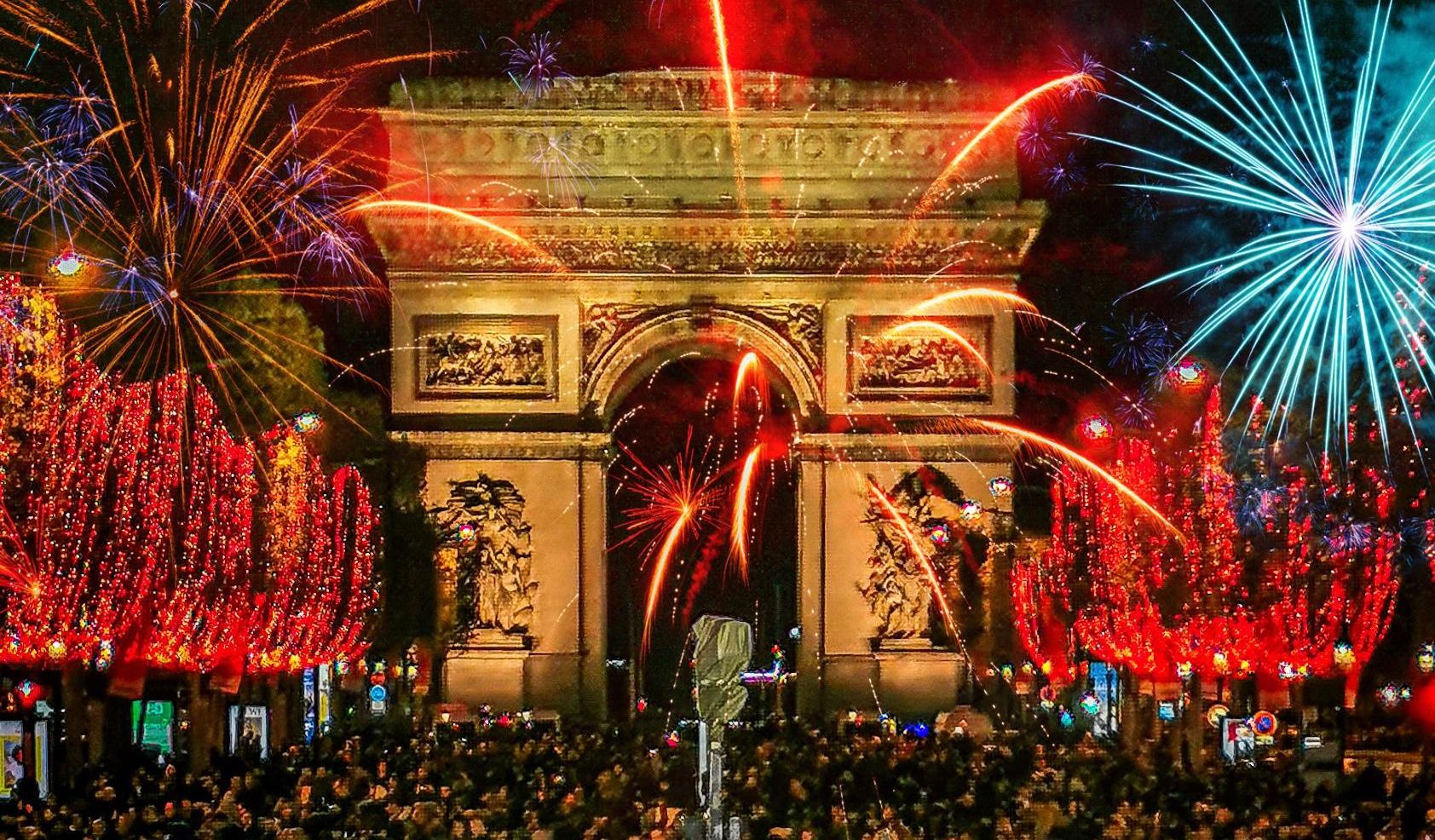 Paris : le feu d'artifice du Nouvel An de retour sur les Champs-Élysées -  Le Parisien